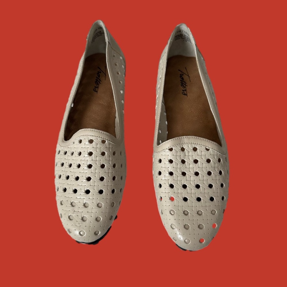 Trotters Women’s Liz Open Weave Ballet Flat Shoes Size 6 M, Color Bone NWOT